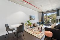 Stylish Urban Retreat with Great Amenities - B&B