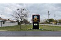 Deluxe Inn by OYO Near Toledo Ohio - B&B Erie