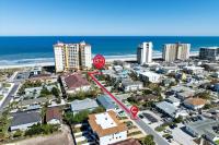 Luxury Villa with 4 Ensuite Bedrooms Steps to Beach - B&B Jacksonville Beach