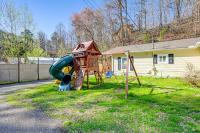 ~ 1 Mi to Dollywood: Home w/ Hot Tub & Grill - Chambres d'hôtes Pigeon Forge