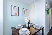 NEW ! Riverbank Loft, Stylish apartment, FREE parking, close to city centre & sleeps 7 - B&B Manchester