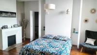 Kamer met Queensize Bed en Uitzicht op het Zwembad