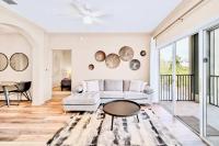 2BR Condo with shared Pool & Hot Tub, near Disney! - B&B