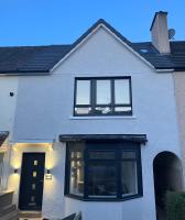 Sleek and stylish 3 bed west end house - Ferienwohnung