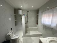 DLT Luxury Villa - 4 Bedrooms - Ferienwohnung Limbe