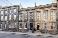 JOIVY 3BR Flat in Haymarket with Free Parking - B&B Edimburgo
