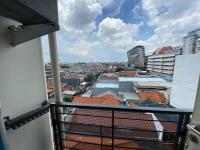 The Square Apartemen Service Twin Suite with WiFi NetFlix 50Inchi - B&B