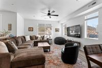 Touch of Class - 5BR - Hot Tub & Near Zion - B&B Hurricane