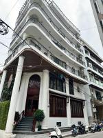 Luxe Paradise Suites Dang Thai Mai - Bed and Breakfast Hanoi