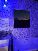 Dreibettzimmer mit Poolblick