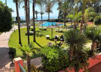 Apto con salida directa a la Playa, Piscinas, y rodeado de Naturaleza - Chambres d'hôtes Manilva