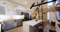 May Private Loft Apartment - 15 Min from Downtown - B&B
