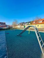 Apartment Am Spremberger Turm, 65qm, 2 Schlafzimmer, Küche, Parkplatz, Balkon, Waschmaschine - Chambres d'hôtes Cottbus