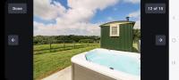 Harmony Hut Hot Tub 2 miles from beach,in rural setting Bude Cornwall - B&B Stratton