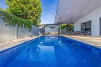 CASA SERENITY , brand new house, walk 2 beach, private pool, wifi, PURA VIDA!!!! - Chambres d'hôtes Uvita