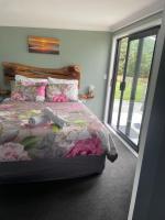 Queen Room with Garden View
