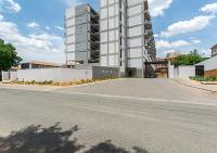 Retreat in Randburg-The Base II - B&B