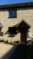 2 Bed House - Sleeps 6 - Pets - Garden - Parking - B&B Witney