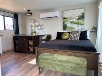 Studio Apartment with Queen Bed