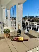 Marina View Empuriabrava - Appartement sud-ouest au canal avec terrasse - B&B Empuriabrava