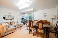 Lovely 3 bed house with Garden - B&B London