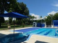 HERMOSA VILLA FAMILIAR CONDOMINIO CAMPESTRE EL PEÑON Piscina Privada Campo de Golf - Chambres d'hôtes Girardot City