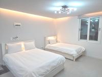 Doppel-/Zweibettzimmer mit Zugang zum Swimmingpool