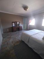 Queen Room with Garden View