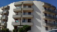 One-Bedroom Apartement