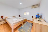 Estudio con balcón