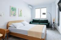 Deluxe One-Bedroom Apartment