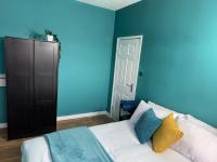 Spacious flat near to city centre - B&B