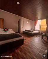 Deluxe Double or Twin Room with Mountain View