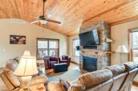 6 Mi to Dtwn Pella Riverfront Cabin with Game Room! - Ferienwohnung