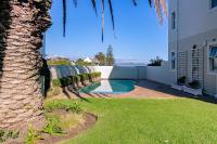 Seaside Serenity: Tranquil Oceanview Retreat - B&B Hermanus