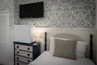 Family Room (2 Adults + 1 Child) - First Floor