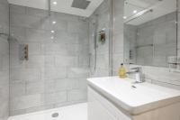 The Britannia Inn & Waves Restaurant - Bed and Breakfast St Austell