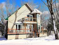 Chalet bord de l'eau avec spa - B&B Trois-Lacs