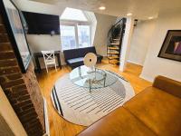 Skyline at Your Door - Studio with a View - B&B Pittsburgh