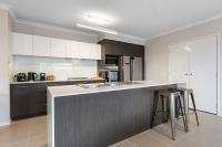 Cosy 3-Bedroom Retreat with Outdoor Space - Chambres d’hôtes Torquay