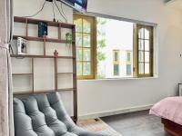 One-Bedroom Apartment with Balcony
