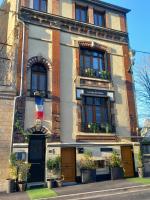 Les Loges du Théatre DEGUSTATION CHAMPAGNE OFFERTE jacuzzi sauna jeux velos MAISON PRIVÉ 150M2 HISTORIQUE 14pers MAX Emplacement EXCEPTIONNEL et CHIC, 200m de l'Avenue de Champagne, Gare, Musée, Jardins, restaurations, toutes commodités - Chambres d’hôtes