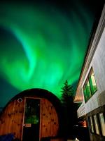 Botnahlid Villa, Mountain and Town views and outdoor Sauna - B&B Seyðisfjörður