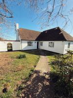 Elms Farm Cottages - White Swans - Bed and Breakfast Icklesham