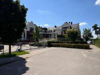 InTheMiddlePerfectView - B&B