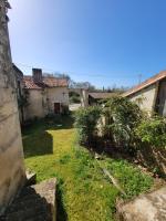 Gîte en yourte d'intérieur d'une demeure du 18e siècle en Anjou entre vignes et châteaux - B&B Glandes