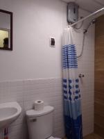 Chambre Lits Jumeaux avec Salle de Bains Commune