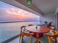 Luxury Oceanfront 3 BR Condo - Pools - Ferienwohnung