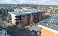 Stylish Stay in Watford With Balcony and Parking - Chambres d’hôtes Watford