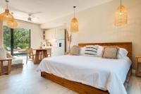 The Bungalows #4 - Boutique Hotel in Flamingo Beach - Top Level Studio - B&B Playa Flamingo